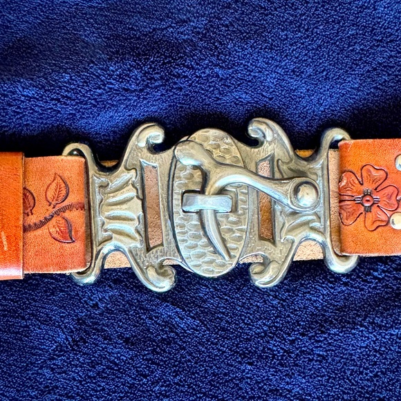 Vintage Genuine Brown Leather Garden Floral Embossed Fairy Cottagecore Belt - Picture 2 of 7